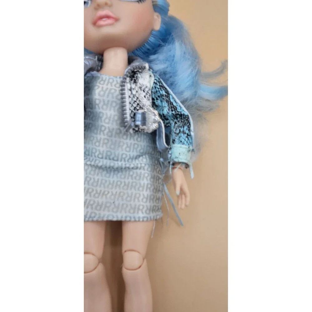 Rainbow High Gabriella Icely  Articulated Fashion Doll w Outfit MGA